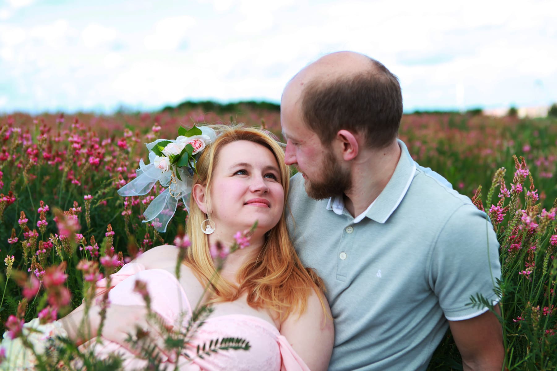 Couple photo session in flower field in Prague